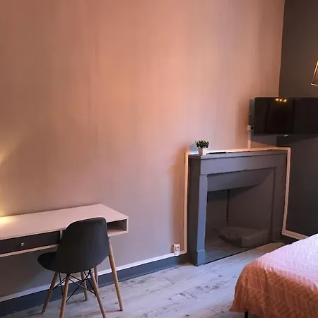 Cote Gare Avec Jacuzzi * שאמברי